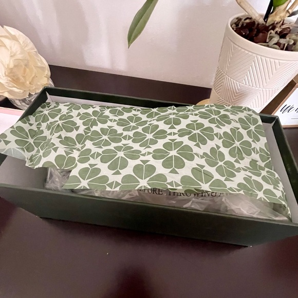 Kate Spade Women's Marielle Polka Dot Pointed Toe Flat, size 7 - Picture 5 of 5